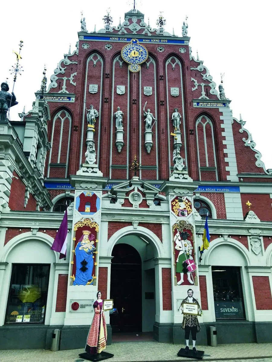 Дім Чорноголових більше схожий на старовинний храм.