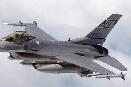 На фото F-16
