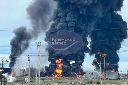 Горить нафтобаза. Фото: Кримський вітер