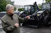 Кожен рейс — удар по ворогу: Порошенко везе на фронт сучасні дрони і техніку