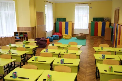 Навчальні заклади діють згідно з протоколом: евакуюють учнів та повідомляють батьків. Фото ЛМР