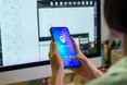 Надмірна ввічливість шкодить правді: ШІ-боти стають менш точними у гонитві за приязністю