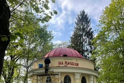 У соцмережах розгорівся гострий конфлікт довкола нового закладу Холдингу емоцій "!Фест". Левова частка протестувальників - матері, які гулять з дітьми по парку