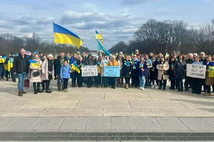 Акція американців на підтримку фінансової допомоги Україні. Фото із домашнього альбому Михайла Левка.