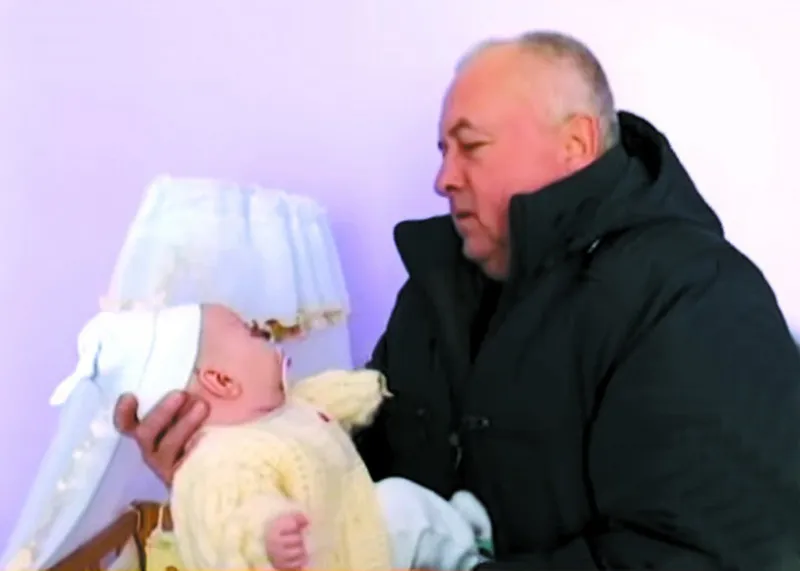  Пан Ігор батьком став уперше, тому у дитині душі не чує.