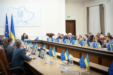 Уряд спростив оформлення документів для іноземців, які воюють за Україну, та їхніх родин. Фото: Укрінформ
