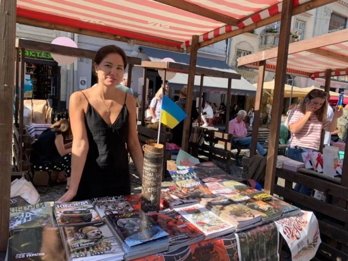 Серед особливих товарів ярмарку - комікси проєкту «Кіборги» про війну, яка тягнеться з 2014 року.