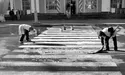 Щоб Азаров не запилив черевиків, двірників змусили мити дорогу вручну