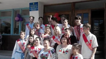 Випускники з окупованого Севастополя одягли вишиванки