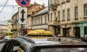 Служби таксі «тримають» тарифи, але робочих автівок поменшало