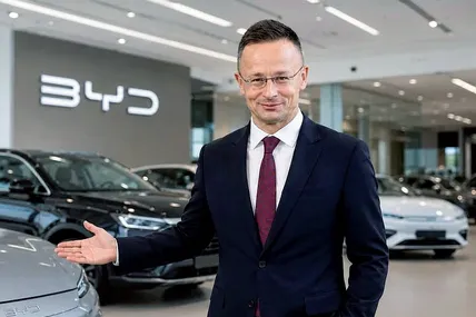 Коли Сіярто був прем’єром, зробив усе, щоб китайська компанія BYD одержала «величезні угорські держсубсидії». Тепер працюватиме на китайців офіційно. Фото reddit.com