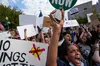 У США відбуваються масові протести проти Трампа