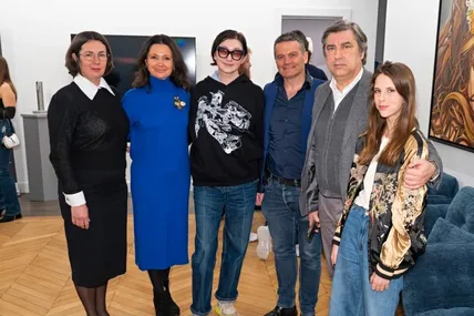 Посол України у Франції Вадим Омельченко та Наталія Омельченко з донькою, Лілі та П'єр Майо, Оксана Караванська