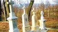 І своїх предків могили відновила, і чужі...