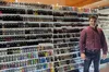 Іспанець потрапив у Книгу рекордів Гіннеса, бо зібрав найбільшу колекцію мобільних телефонів