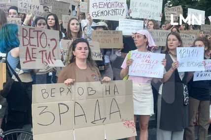 НАБУ і САП подякували українцям, які зібралися на протести в низці міст. Фото: Львівська мануфактура новин