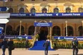 Вином і сиром частували усіх, хто переступав поріг «Українського дому»