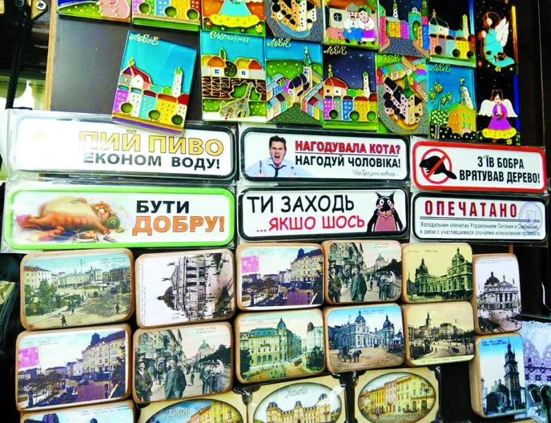 У сувенірному магазині на площі Ринок.