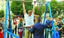Виловити вудкою пляшку з алкоголем, проїхатися «п’яним велосипедом»...