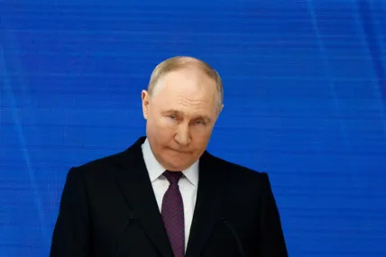 Єдине, що може зробити путін, наблизити «Жовтневу революцію»