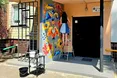 На стіні - грушки, маки, сердечка — як символ кохання