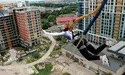 Політ триває близько двох секунд…