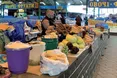 Фрукти продають з-під прилавка, овочі вкриті інеєм…