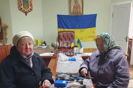 Пенсіонерки, що допомогли ЗСУ. Фото: Рожнятівська селищна рада