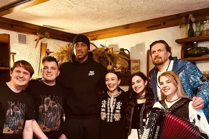 Ентоні Джошуа та Олександр Усик. Фото: t.me/officialusyk
