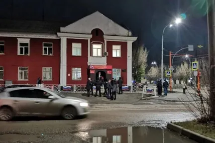 росіянка кинула пляшку із запальною сумішшю у будівлю військомату