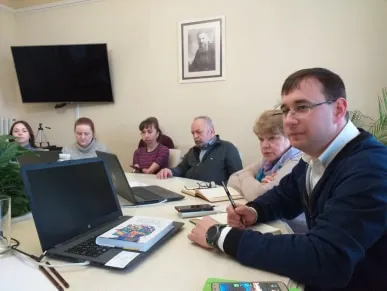 Засідання міського виборчого штабу Садового (на першому плані - очільник штабу Андрій Шевців)