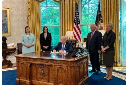 Президент США Джо Байден підписав закон про ленд-ліз для України