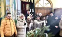 Незрячі співають у храмах, щоб збирати кошти для воїнів. Допомагають їм автівками, дронами, тепловізорами, енергетичними батончиками