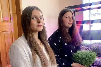 Учні з любов’ю плекають тендітні паростки. Фото з архіву школи № 6 м. Тернополя.