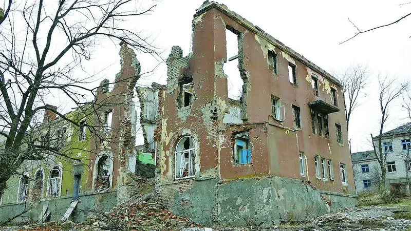 Руїни психіатричної лікарні. Тут базувались російські терористи.