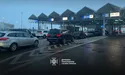 За кордон перестали випускати людей з інвалідністю та багатодітних батьків?