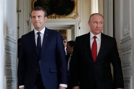 Емманюель Макрон та володимир путін