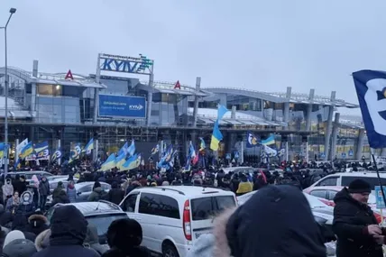 Порошенка зустрічає 25 тисяч людей: деталі
