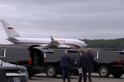 Росіяни на Алясці заправляли літаки готівкою через санкції – Рубіо. Фото: Reuters