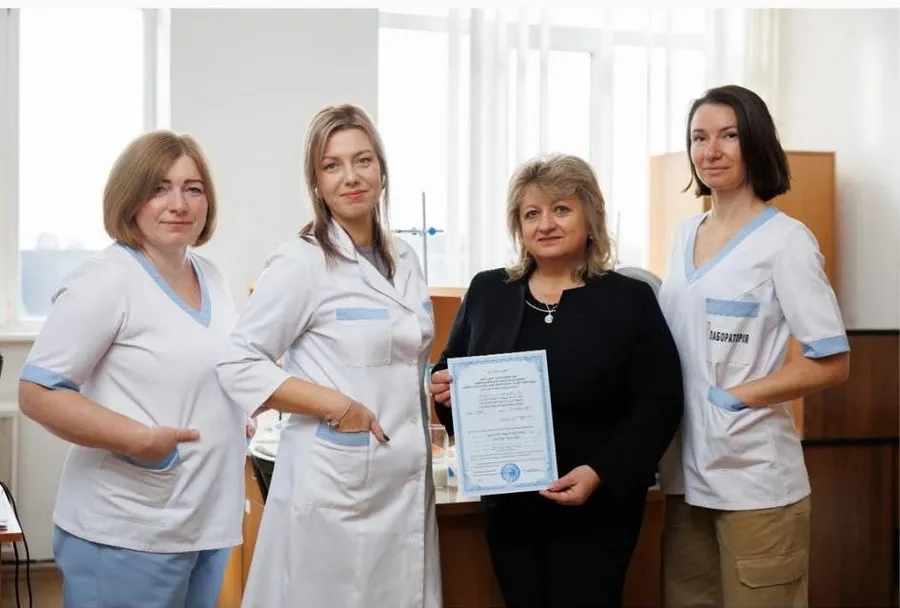  Завідувач лабораторії Галина Романець та її колеги щодня відповідають за якість продуктів у «Рукавичка»