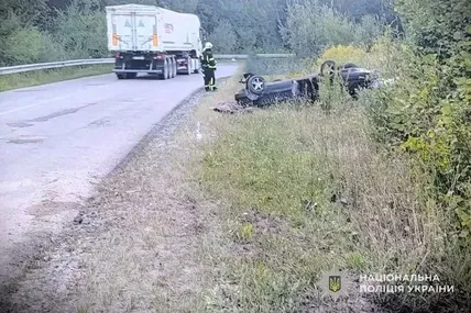 28.08.2026, 11:30				


									На Золочівщині перекинувся Volkswagen: пасажир загинув, водія госпіталізували							

										На Львівщині сталася смертельна ДТП, унаслідок якої загинув 26-річний чоловік, ще одна людина отримала травми