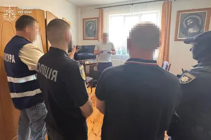 13.08.2026, 14:45				


									На Львівщині прийомного батька підозрюють у систематичному зґвалтуванні 14-річної вихованки							

										Правоохоронці Стрийського району затримали 54-річного чоловіка за підозрою у тривалому сексуальному та п