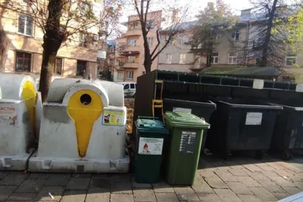 Контейнер із бляшанками для окопних свічок Фото: ЛМР