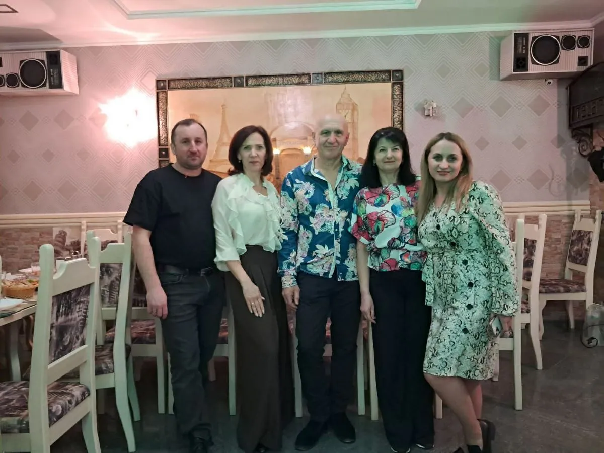Серед чоловіків у конкурсі переміг пан Ігор (на фото - посередині)
