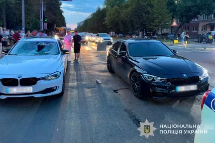 21.08.2026, 14:15				


									У Львові BMW наїхали на батька з 8-річною донькою: поліція розслідує ДТП							

										Унаслідок ДТП на перехресті вулиць Виговського та Кульчицької травмувалися 36-річний чоловік та його 8-річна донька. Обох г