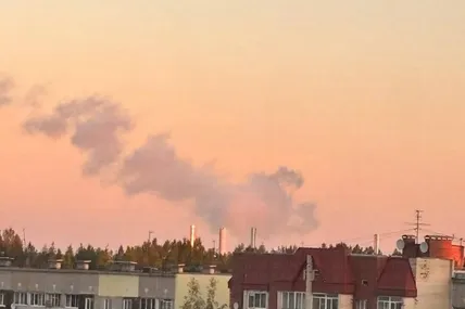 У нафтовому порту Приморськ внаслідок атаки дронів спалахнуло судно та пошкоджено насосну станцію. Фото: Mash