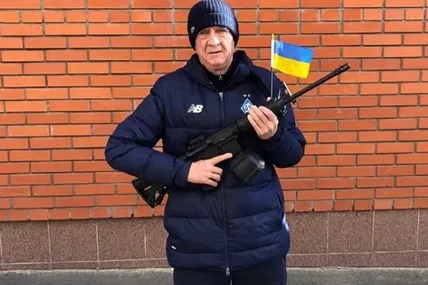 Легенда Динамо Безсонов взяв до рук зброю: "Нам росіяни тут не потрібні"