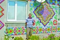 Одягнув у вишиванку… хату