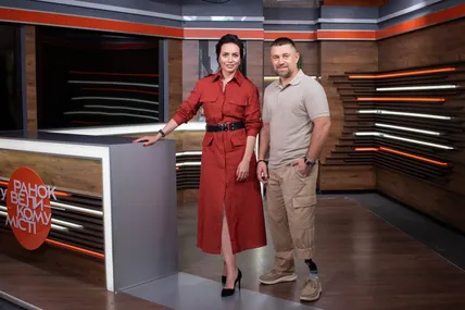 У студії Юлія Зорій і Олександр Швачка. Фото пресслужби каналу ICTV2