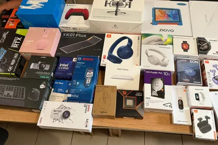 На кордоні з Польщею затримали нелегальну партію гаджетів на 600 тисяч гривень. Фото: Львівська митниця